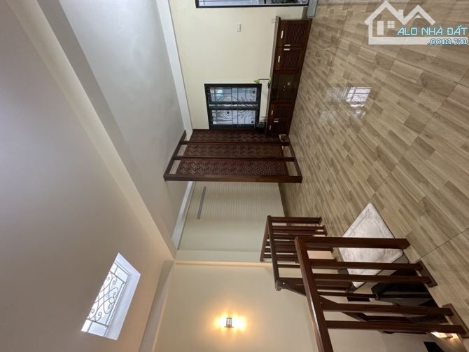 Bán nhà Chùa Bộc, tặng nội thất, 38,5m2 x 4 tầng, 4 ngủ, gần phố, ngõ ba gác, chào 8,5 tỷ