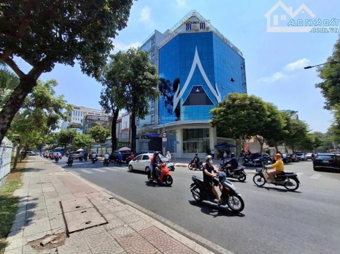 Sốc! Bán góc 2 MT Nguyễn Thị Minh Khai, Quận 1 - 15x15m - HĐT:350 triệu/tháng - giá 80 tỷ