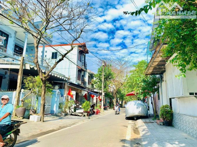 BÁN NHÀ 3 TẦNG MẶT TIỀN NGUYỄN ĐỨC TỊNH ĐỐI LƯNG TRƯỜNG CHINH