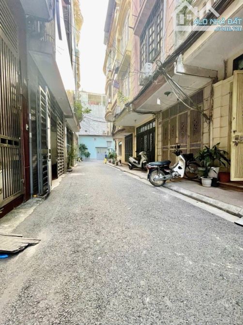 Bán nhà Nguyễn Chí Thanh, ô tô, 2 mặt phân lô, 44m2, mặt 4,2, chào 13 tỷ 8