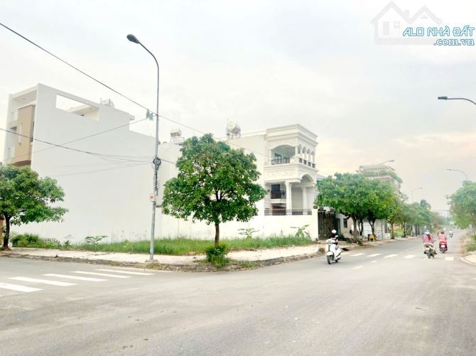 Đất nền Đào Sư Tích, 110m, giá 6.4 tỷ, sổ hồng riêng
