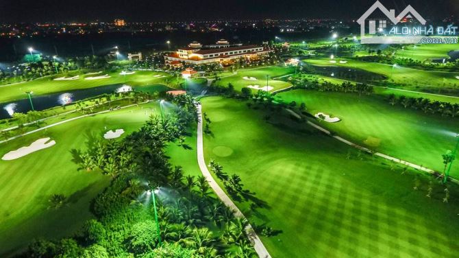 Siêu phẩm 8 tầng đẹp như khách sạn duy nhất tại Tư Đình, view sân golf Long Biên, Him Lam