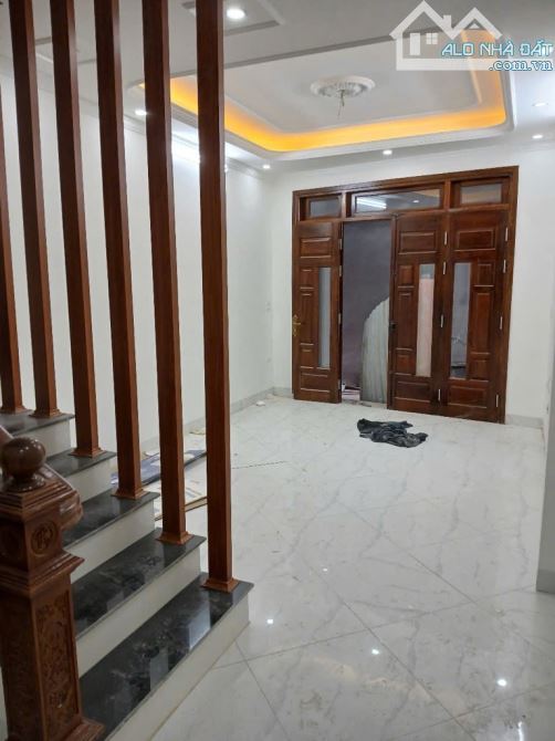 NHÀ MỚI PHÂN LÔ MỄ TRÌ- GẦN OTO - 15M RA Ô TÔ - 30M2 - NHỈNH 6 TỶ