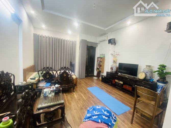 Bán mặt phố Trúc Bạch Ba Đình Dt 150 m2 9 tầng Thang máy Giá 72 tỷ lh Huyền 7X