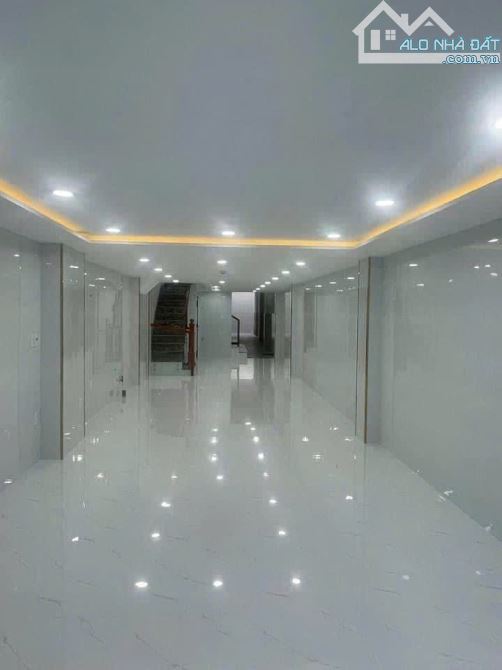 Bán nhà Mặt Tiền phường 2, Quận 8 , 148m2
5 lầu , thang máy chỉ 26,5 tỷ