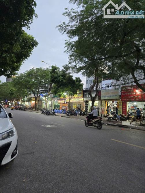 SIÊU HOA HẬU CỰC ĐẸP MẶT PHỐ XÃ ĐÀN ĐỐNG ĐA, LÔ GÓC 2 TIỀN 

448m2 x 3 TẦNG- GIÁ 330 TỶ