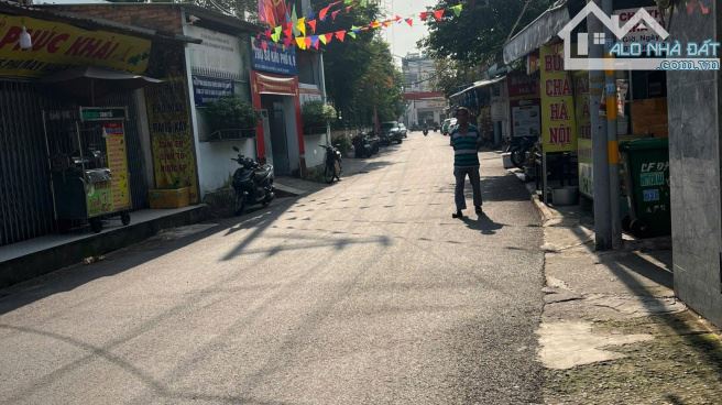 BÁN NHÀ 2 TẦNG - HẺM XE HƠI - NGAY PHẠM VĂN ĐỒNG - LINH TÂY - NHỈNH 5 TỶ CÒN THƯƠNG LƯỢNG