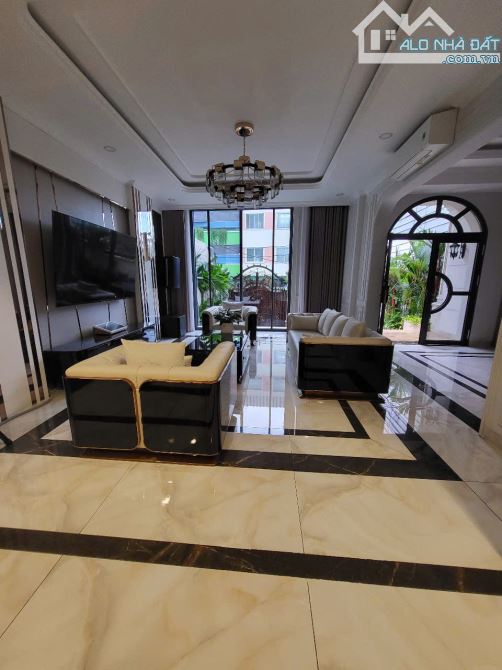 Bán biệt thự mặt tiền Bạch Mã Quận 10, DT: 8x24m, KC: Hầm + 4 lầu, giá: 69 tỷ Thương lương - 1