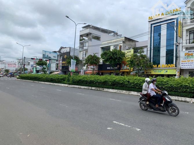 Bán đất tặng nhà trệt lửng 2 mặt tiền đường Nguyễn Văn Cừ (lộ 20) vị trí đẹp dt 5.8x17.25 - 1