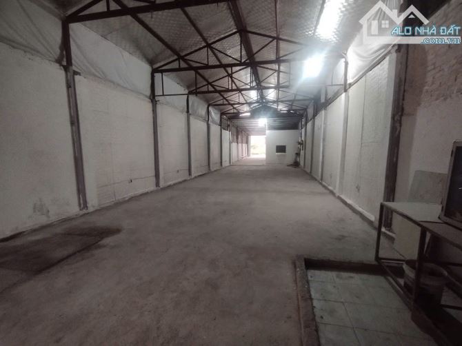 Cho thuê kho đường Nguyễn Văn Giáp, Nam Từ Liêm. DT 240m, cao 6m, có khối vp, điện 3fa. Gi - 1
