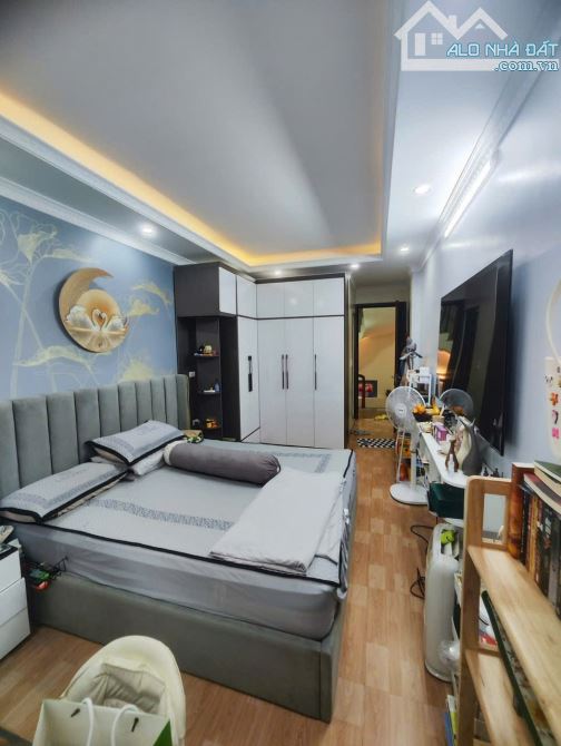 NHÀ THỊNH LIỆT HOÀNG MAI – 32 M 5 TẦNG - NHÀ MỚI Ở 1 NĂM - THOÁNG SÁNG - 30m Ô TÔ, 5,3 TỶ. - 1