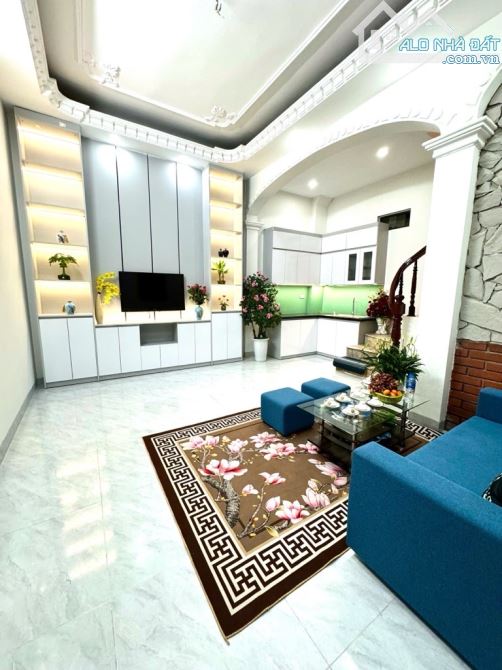 Bán nhà đẹp thoáng sáng 4 tầng x 30m2 đường Tô Hoàng, Hai Bà Trưng, 5.68 tỷ