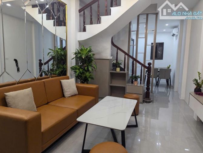 Bán nhà 4 tầng cách Hồ Tây chỉ vài bước chân - 1
