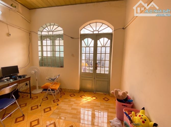 BÁN NHÀ 2 TẦNG - HẺM XE HƠI - NGAY PHẠM VĂN ĐỒNG - LINH TÂY - NHỈNH 5 TỶ CÒN THƯƠNG LƯỢNG - 1