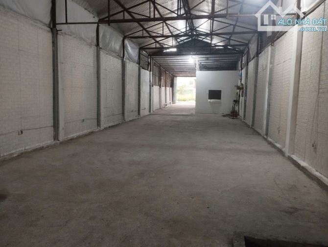 Cho thuê kho đường Nguyễn Văn Giáp, Nam Từ Liêm. DT 240m, cao 6m, có khối vp, điện 3fa. Gi - 2