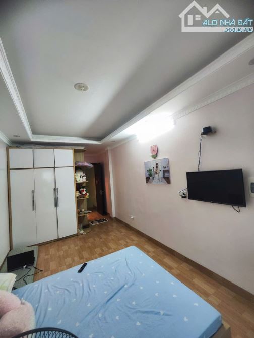NHÀ THỊNH LIỆT HOÀNG MAI – 32 M 5 TẦNG - NHÀ MỚI Ở 1 NĂM - THOÁNG SÁNG - 30m Ô TÔ, 5,3 TỶ. - 2
