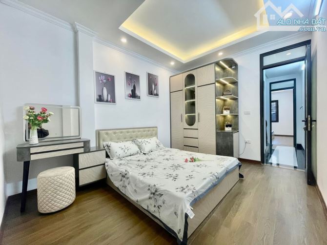 Bán Nhà Văn Chương -Đống Đa 40m2-Hơn 6 tỷ-Lô Góc -Ngõ Nông 30m Ra Oto Tránh -Dân Trí Cao - 2