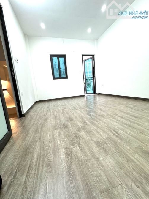 Bán nhà đẹp thoáng sáng 4 tầng x 30m2 đường Tô Hoàng, Hai Bà Trưng, 5.68 tỷ