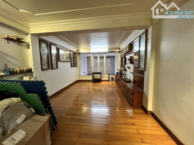 Bán mặt phố Trúc Bạch Ba Đình Dt 150 m2 9 tầng Thang máy Giá 72 tỷ lh Huyền 7X - 2