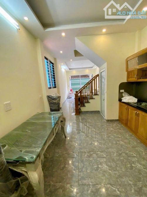 NHÀ LÔ GÓC ĐẸP LONG BIÊN - GẦN BIG C - FULL NỘI THẤT - GIÁ CHỈ 5.85 TỶ   NHÀ ĐẸP LÔ GÓC - 2