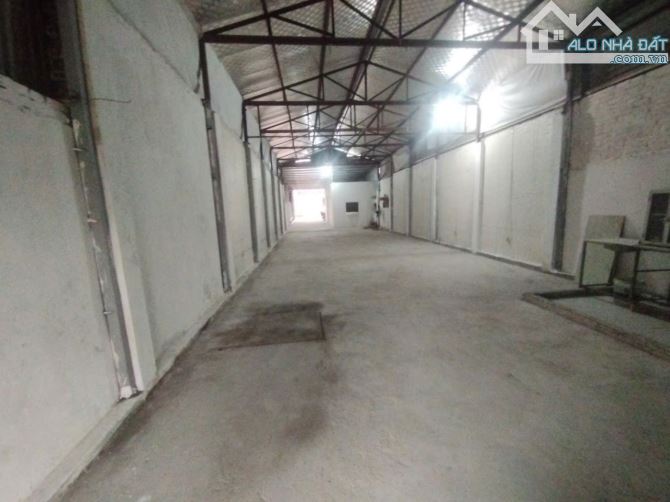 Cho thuê kho đường Nguyễn Văn Giáp, Nam Từ Liêm. DT 240m, cao 6m, có khối vp, điện 3fa. Gi - 3