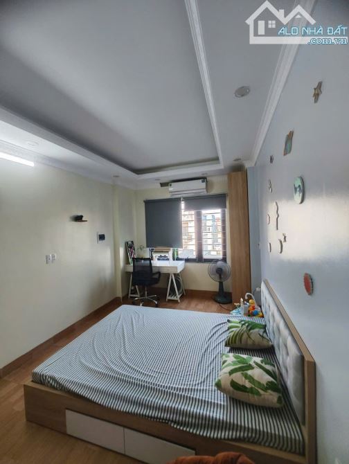NHÀ THỊNH LIỆT HOÀNG MAI – 32 M 5 TẦNG - NHÀ MỚI Ở 1 NĂM - THOÁNG SÁNG - 30m Ô TÔ, 5,3 TỶ. - 3