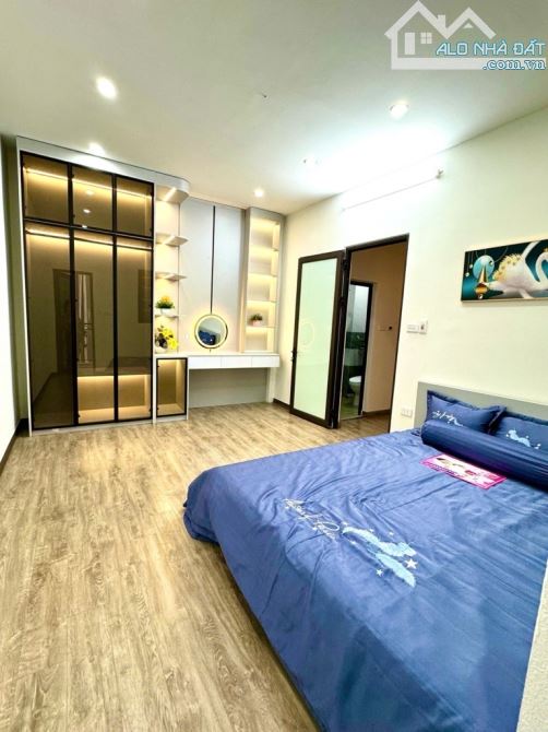 Bán nhà đẹp thoáng sáng 4 tầng x 30m2 đường Tô Hoàng, Hai Bà Trưng, 5.68 tỷ