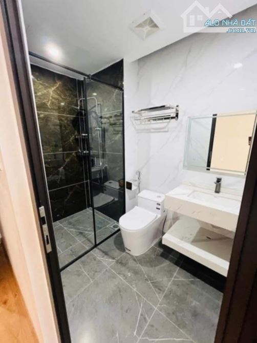 BÁN GẤP NHÀ NGUYỄN SƠN 38M x 6T, THANG MÁY, GARA ÔTÔ, FULL NỘI THẤT. NHỈNH 9 TỶ - 3