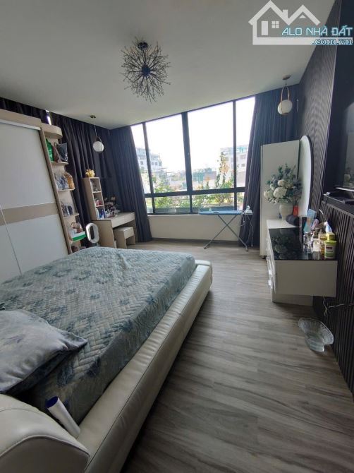 Bán mặt phố Trúc Bạch Ba Đình Dt 150 m2 9 tầng Thang máy Giá 72 tỷ lh Huyền 7X - 3
