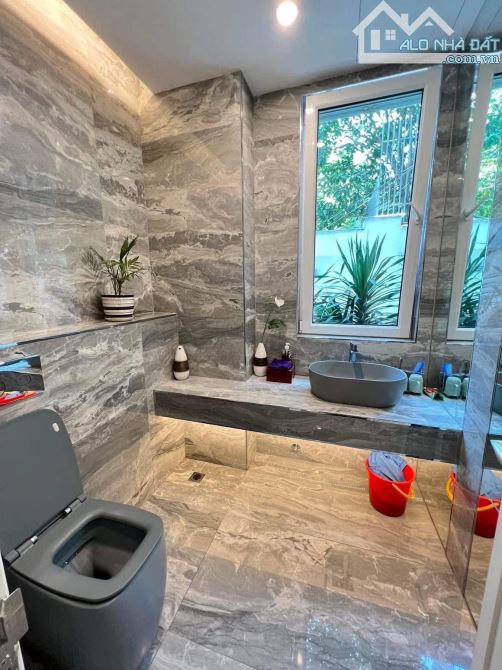BÁN GẤP BIỆT PHỦ VƯỜN ĐÀO - ĐẲNG CẤP XA HOA - NỘI THẤT NHẬP FULL Ý - 369m2 - GIÁ 209 TỶ - 3