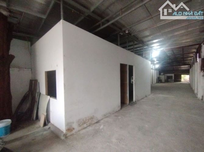 Cho thuê kho đường Nguyễn Văn Giáp, Nam Từ Liêm. DT 240m, cao 6m, có khối vp, điện 3fa. Gi - 4