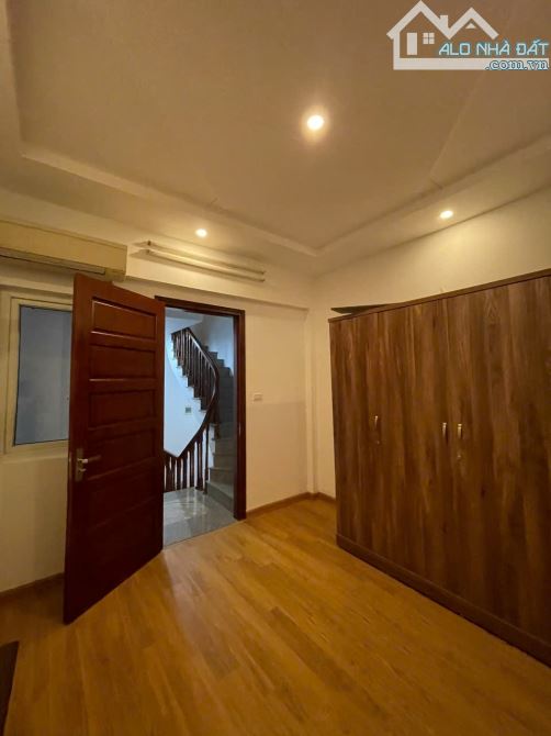 NHÀ PHỐ NGỌC THỤY LONG BIÊN 5.5 tỷ 5 tầng, 46m ,MT 4 m, Ô TÔ, DÒNG TIỀN 16 TRIỆU /1T - 4