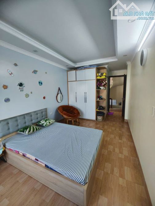 NHÀ THỊNH LIỆT HOÀNG MAI – 32 M 5 TẦNG - NHÀ MỚI Ở 1 NĂM - THOÁNG SÁNG - 30m Ô TÔ, 5,3 TỶ. - 4
