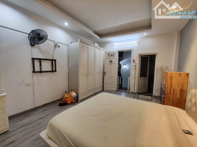 Bán mặt phố Trúc Bạch Ba Đình Dt 150 m2 9 tầng Thang máy Giá 72 tỷ lh Huyền 7X - 4