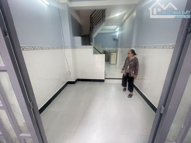 QUẬN 7 -  NGUYỄN THỊ XIẾU -  2 tầng BTCT - 32m2 - Giá 4.5 tỷ còn TL - 4