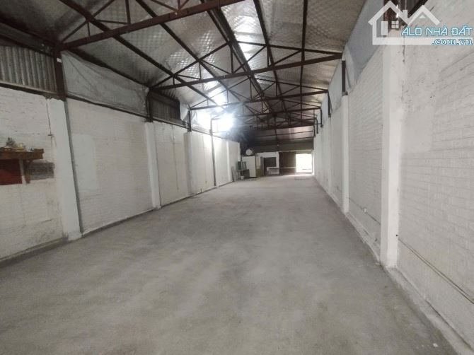 Cho thuê kho đường Nguyễn Văn Giáp, Nam Từ Liêm. DT 240m, cao 6m, có khối vp, điện 3fa. Gi - 5