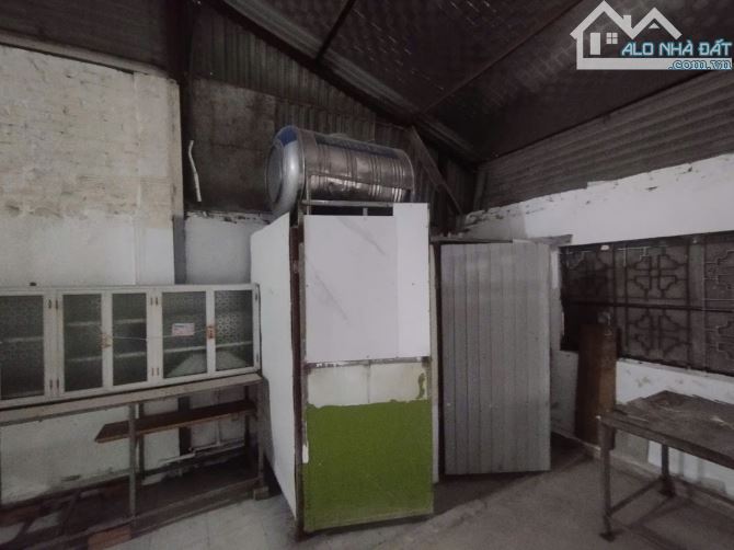 Cho thuê kho đường Nguyễn Văn Giáp, Nam Từ Liêm. DT 240m, cao 6m, có khối vp, điện 3fa. Gi - 8