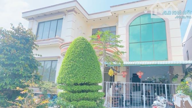 Cho thuê nhà ngang 11m, Ninh Kiều, Cần Thơ có sân rộng tiện văn phòng