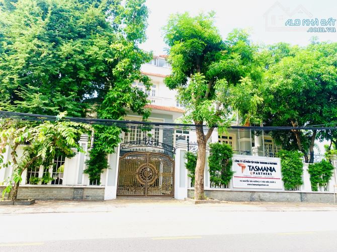Biệt Thự Mặt Tiền Nguyễn Văn Hưởng Thảo Điền,Q2 DT:739m2(45mx22m) 4 Tầng,Hồ Bơi,Sân Vườn