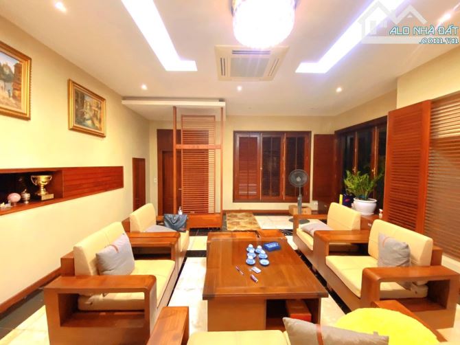 Bán Nhà Biệt Thự Vườn Đào Tây Hồ 200m2 View Đẹp Kinh Doanh - 1