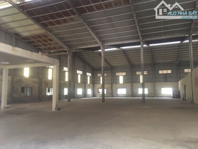 Cho thuê 1100m2 kho đẹp, có PCCC gần CCN Yên Nghĩa, Hà Đông