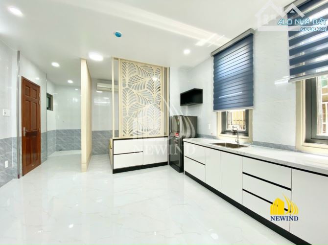 RẺ NHẤT Q.3, trệt lững 3 lầu sân thượng, đường LÊ VĂN SỸ. Dt: 7m x 20m. Giá: 26 tỷ.