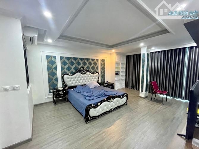 Bán nhà mặt phố Nguyễn Hy Quang -  33m² 4 tầng - 2 mặt tiền - vỉa hè kinh doanh sầm uất