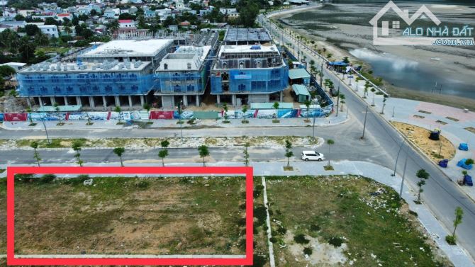 Bán đất khu chợ mới Lăng Cô - Trục đường 33m, vỉa hè 6m - Ngay trung tâm vịnh Lăng Cô