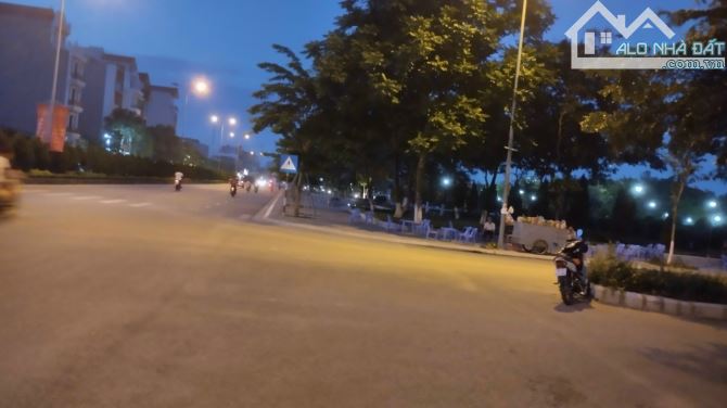 MẶT PHỐ 20M ,C,C, B,Á,N NHÀ 3T PHÙ KHÊ TỪ SƠN DT70M2 MT4.5M - HƠN 1 TYXIU - 3