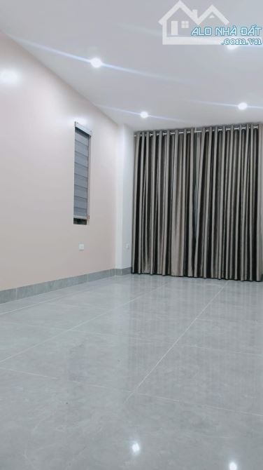 Đàm Quang Trung Cổ Linh 81m2 x 5T lô góc oto tránh thang máy ngõ thông. 14tỷ - 2