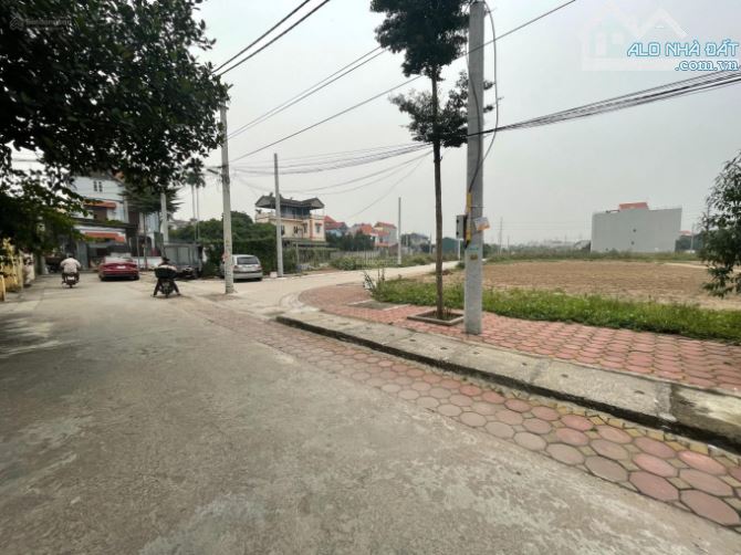 PHÂN LÔ VỈA HÈ, 2 Ô TÔ TRÁNH, VÀNH ĐAI 4 THƯỜNG TÍN - 1