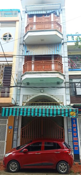 Cần bán nhà 3 tầng xây lệch Phố Bào Ngoại, Phường Đông Hương 86m2, rộng 4m giá chỉ 3 tỷ