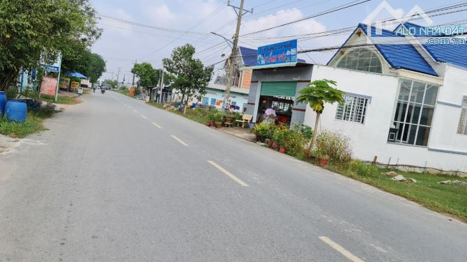 Bán nền đất 14 x40m (558m2) ấp Rừng Sến, xã Mỹ Hạnh Bắc, Đức Hòa, Long An giá 3.8 tỷ - 3
