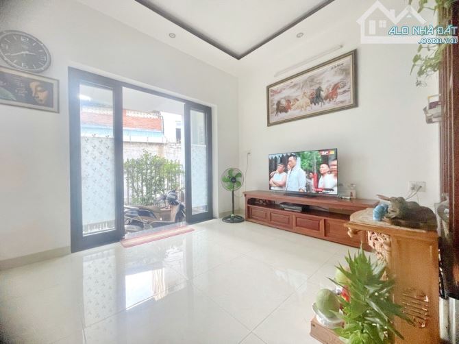 Nhà 3 Tầng - Sát Cầu Sông Hàn - View Pháo Hoa - 65m2 - Đường 7m5 - Nhà Đẹp Ở Ngay - 5tyX. - 6